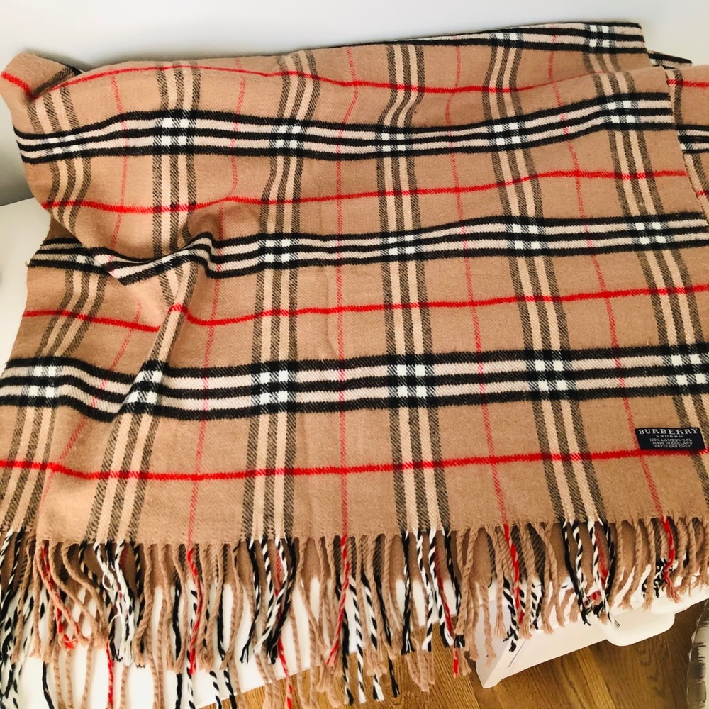 Burberry scarf 100% lambswool
